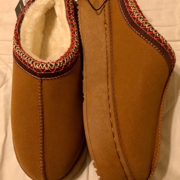 Tasman Slippers Sizes 7 - 10 - Picture 3 of 5